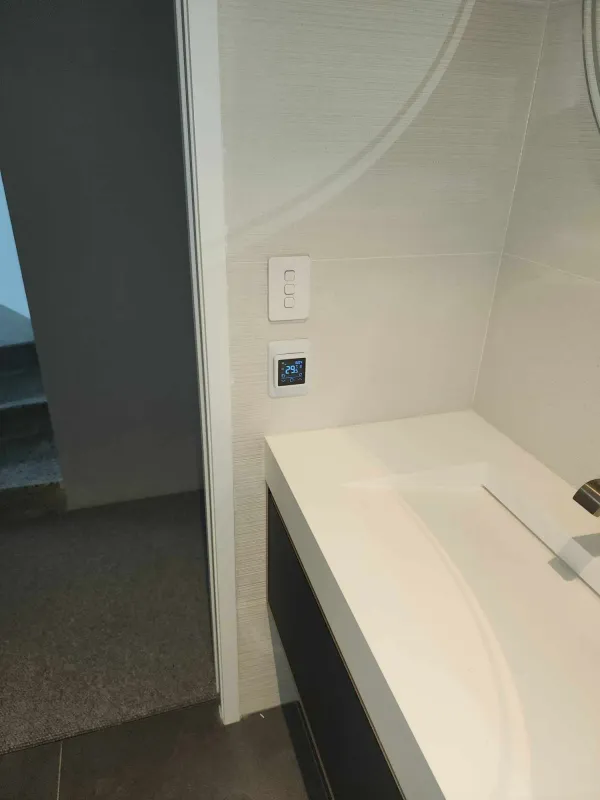 Room fitted with smart lighting and automation controls