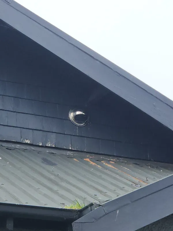 Fresh air intake grille fitted to an exterior wall